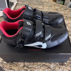 Peloton spin shoes 41=9.5 women 7.5 mens